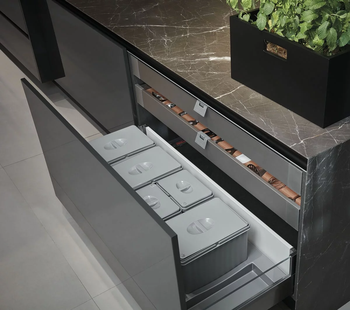 Gavetas Tandembox Altas com laterais em vidro e acessórios para lixeiras modulares